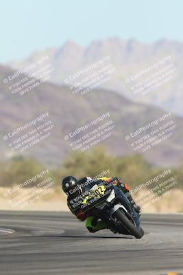 media/Oct-30-2025-Racers Edge (Thu) [[dabbdaf680]]/3-B Group/Session 2 (Turn 14)/